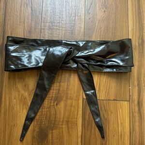 Leather tie belt
